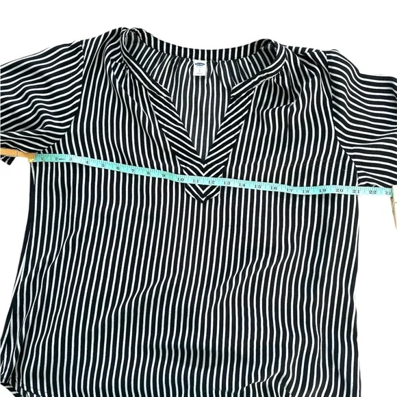 Old Navy Black and White Dolman Sleeve Blouse - Picture 6 of 13